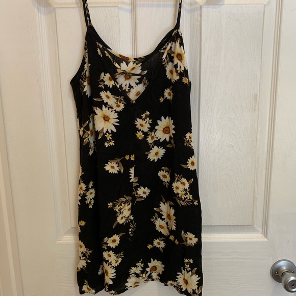 Black Daisy Dress size S Like New - Picture 4 of 6